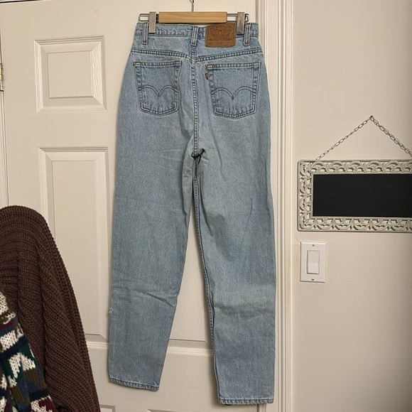 Vintage High Rise Levi Jeans - Picture 2 of 4
